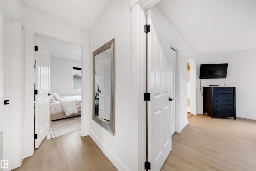 1322 Malone Place Nw, Edmonton, AB - Indoor