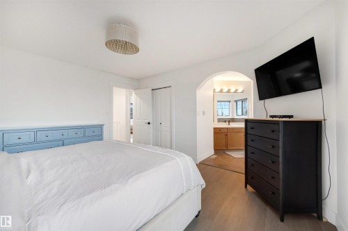 1322 Malone Place Nw, Edmonton, AB - Indoor Photo Showing Bedroom