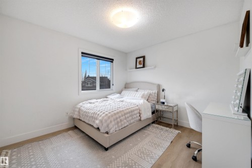 1322 Malone Place Nw, Edmonton, AB - Indoor Photo Showing Bedroom
