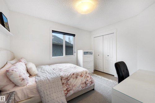 1322 Malone Place Nw, Edmonton, AB - Indoor Photo Showing Bedroom