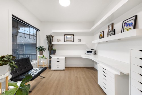 1322 Malone Place Nw, Edmonton, AB - Indoor Photo Showing Office