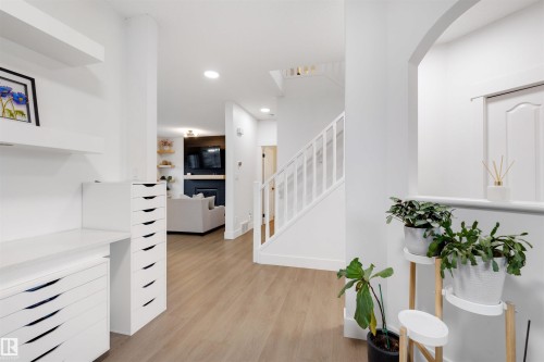 1322 Malone Place Nw, Edmonton, AB - Indoor