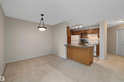 #207 911 Rabbit Hill Rd Nw, Edmonton, AB - Indoor Photo Showing Kitchen
