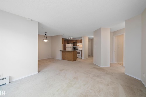 #207 911 Rabbit Hill Rd Nw, Edmonton, AB - Indoor Photo Showing Other Room