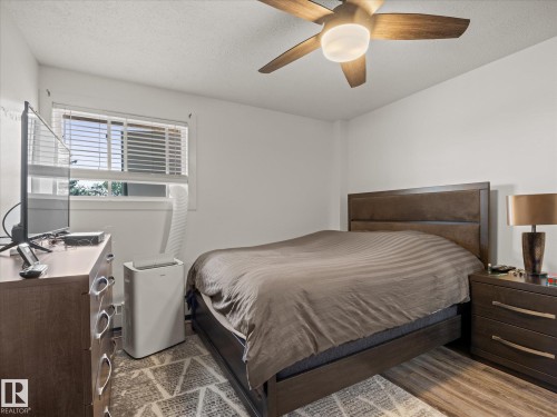 #304 11511 130 St Nw, Edmonton, AB - Indoor Photo Showing Bedroom