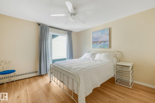 Bright and functional$ Piece Bathroom with TUB & SHOWER - #206, 9905 112 St Nw, Edmonton, AB - Indoor Photo Showing Bathroom