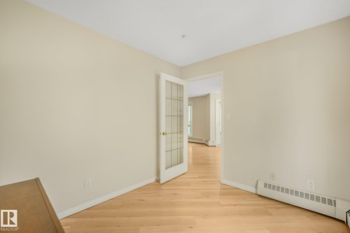 #206, 9905 112 St Nw, Edmonton, AB - Indoor Photo Showing Other Room
