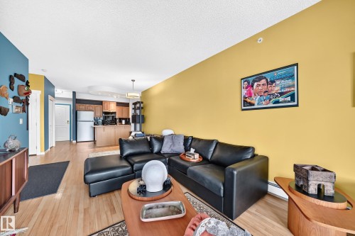 #421 14259 50 St Nw, Edmonton, AB - Indoor Photo Showing Living Room