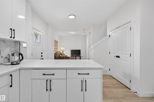 10915 159 Street Nw, Edmonton, AB - Indoor