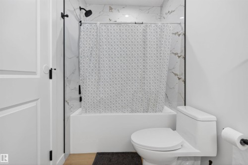 10915 159 Street Nw, Edmonton, AB - Indoor Photo Showing Bathroom