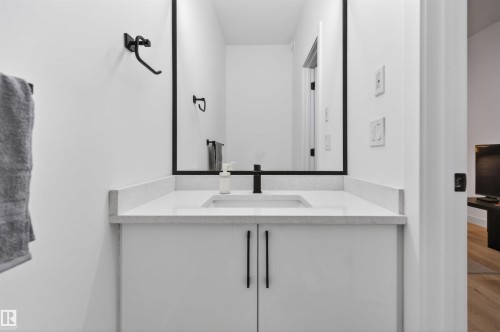 10915 159 Street Nw, Edmonton, AB - Indoor Photo Showing Bathroom