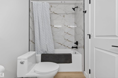 10915 159 Street Nw, Edmonton, AB - Indoor Photo Showing Bathroom