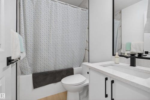 10915 159 Street Nw, Edmonton, AB - Indoor Photo Showing Bathroom