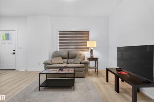 10915 159 Street Nw, Edmonton, AB - Indoor