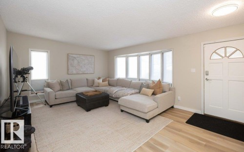 10737 108A Avenue, Westlock, AB - Indoor Photo Showing Living Room