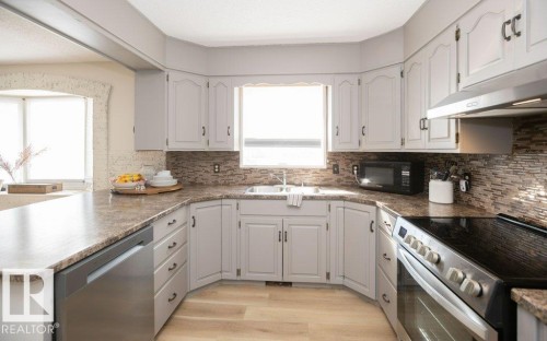 10737 108A Avenue, Westlock, AB - Indoor Photo Showing Kitchen