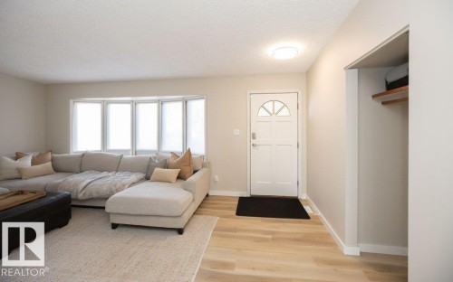 10737 108A Avenue, Westlock, AB - Indoor Photo Showing Living Room