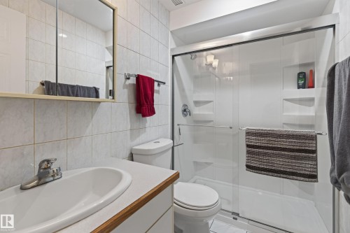 16531 116 Street Nw, Edmonton, AB - Indoor Photo Showing Bathroom