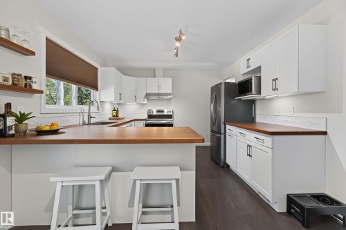 16531 116 Street Nw, Edmonton, AB - Indoor Photo Showing Kitchen With Stainless Steel Kitchen