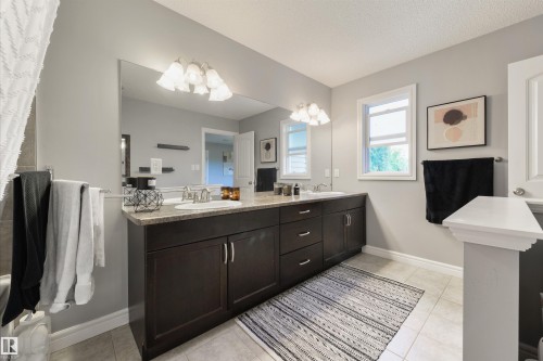 1375 113 Street Sw, Edmonton, AB - Indoor Photo Showing Bathroom