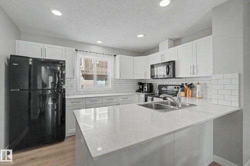 #90 17832 78 St Nw, Edmonton, AB - Indoor Photo Showing Kitchen With Double Sink With Upgraded Kitchen