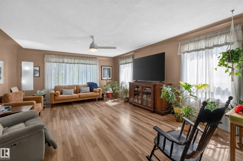 50120 Rge Rd 270, Rural Leduc County, AB - Indoor Photo Showing Living Room