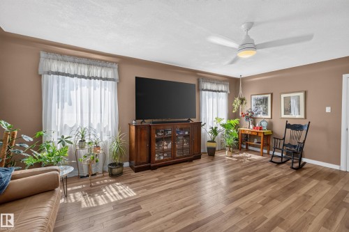 50120 Rge Rd 270, Rural Leduc County, AB - Indoor Photo Showing Living Room