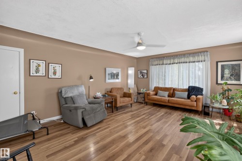 50120 Rge Rd 270, Rural Leduc County, AB - Indoor Photo Showing Living Room
