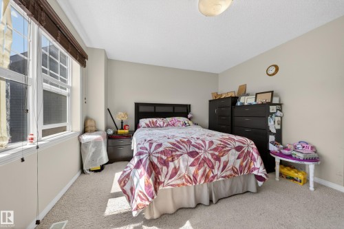 4680 Crabapple Run Run Sw, Edmonton, AB - Indoor Photo Showing Bedroom