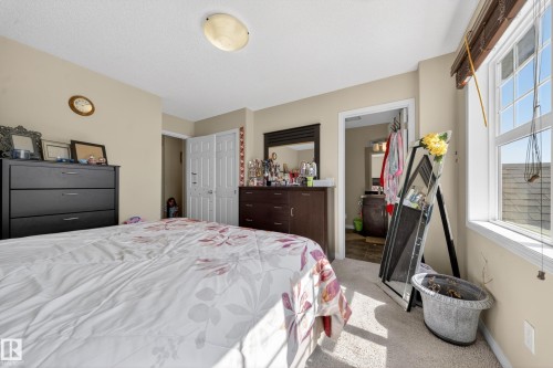 4680 Crabapple Run Run Sw, Edmonton, AB - Indoor Photo Showing Bedroom