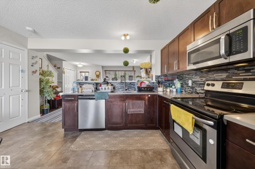 4680 Crabapple Run Run Sw, Edmonton, AB - Indoor Photo Showing Kitchen