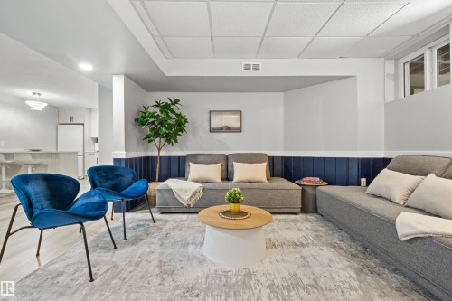 Living room - 4001 113 Avenue Nw, Edmonton, AB - Indoor
