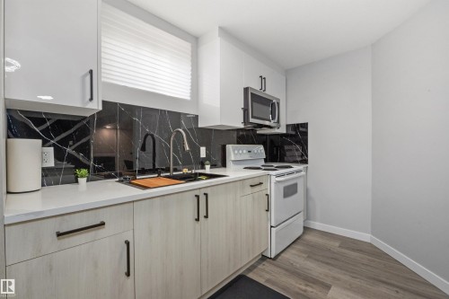 Kitchen - 4001 113 Avenue Nw, Edmonton, AB - Indoor Photo Showing Kitchen
