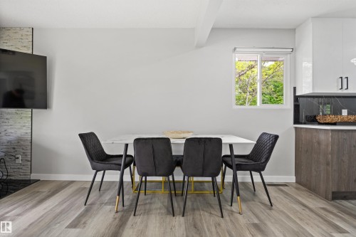 4001 113 Avenue Nw, Edmonton, AB - Indoor Photo Showing Dining Room