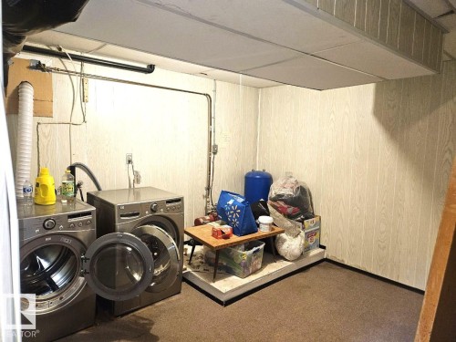 5024 50 Street, Andrew, AB - Indoor Photo Showing Laundry Room