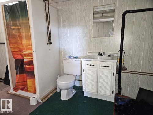 5024 50 Street, Andrew, AB - Indoor Photo Showing Bathroom