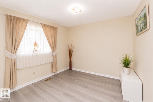 11539 40 Avenue Nw, Edmonton, AB - Indoor Photo Showing Other Room