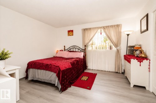 11539 40 Avenue Nw, Edmonton, AB - Indoor Photo Showing Bedroom