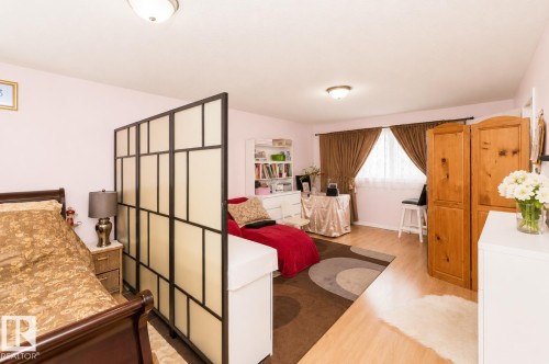 11539 40 Avenue Nw, Edmonton, AB - Indoor Photo Showing Other Room