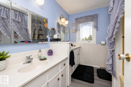 11539 40 Avenue Nw, Edmonton, AB - Indoor