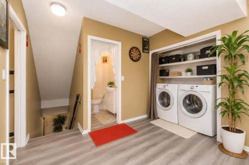 11539 40 Avenue Nw, Edmonton, AB - Indoor Photo Showing Laundry Room