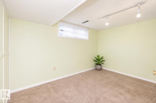 11539 40 Avenue Nw, Edmonton, AB - Indoor