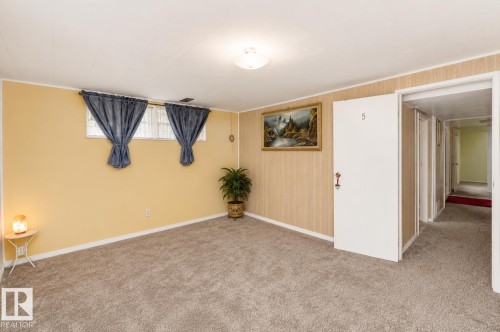 11539 40 Avenue Nw, Edmonton, AB - Indoor Photo Showing Other Room