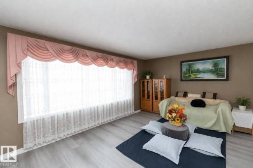 11539 40 Avenue Nw, Edmonton, AB - Indoor Photo Showing Bedroom