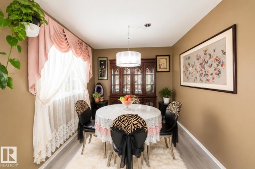 11539 40 Avenue Nw, Edmonton, AB - Indoor Photo Showing Dining Room