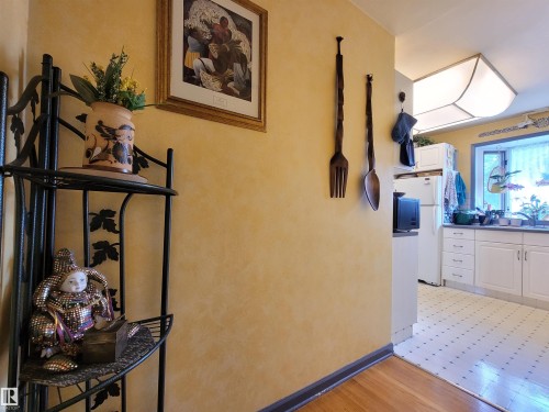 15717 92 Avenue Nw, Edmonton, AB - Indoor Photo Showing Other Room