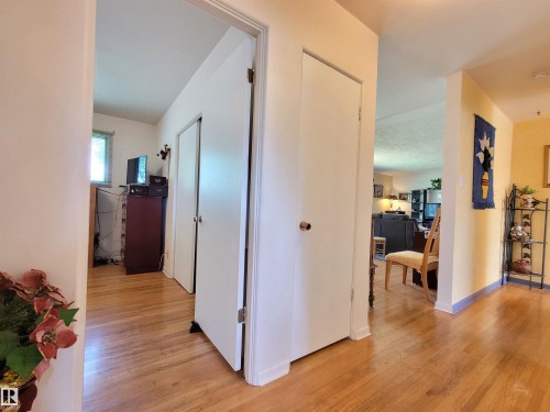 15717 92 Avenue Nw, Edmonton, AB - Indoor Photo Showing Other Room