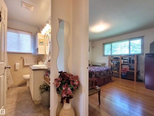 15717 92 Avenue Nw, Edmonton, AB - Indoor