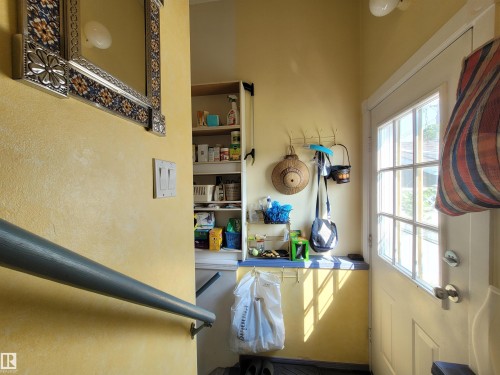 15717 92 Avenue Nw, Edmonton, AB - Indoor Photo Showing Other Room