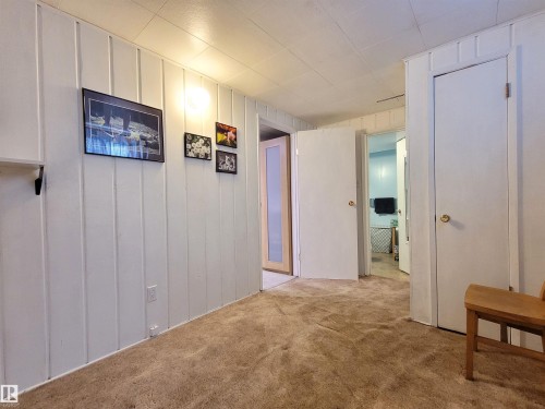 15717 92 Avenue Nw, Edmonton, AB - Indoor Photo Showing Other Room